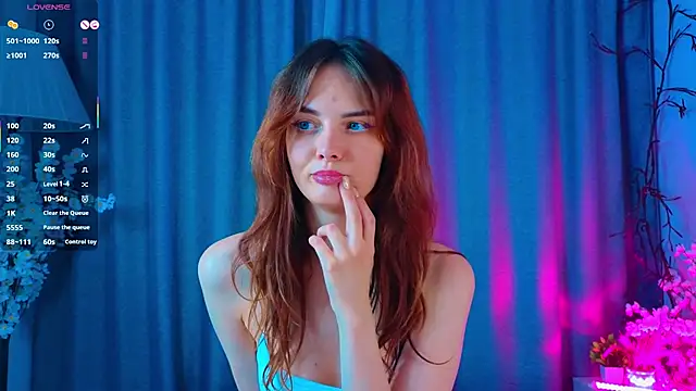 Snapshot of LisaDrake chatting on 10.06.25 LisaDrake online show from 10.06.25