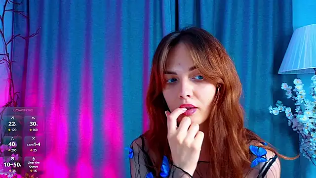 Snapshot of LisaDrake chatting on 10.12.25 LisaDrake online show from 10.12.25