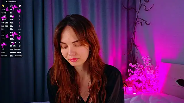 Snapshot of LisaDrake chatting on 10.13.25 LisaDrake online show from 10.13.25