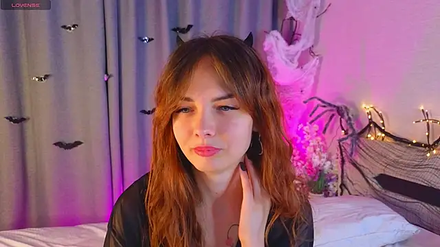 Snapshot of LisaDrake chatting on 10.24.25 LisaDrake online show from 10.24.25