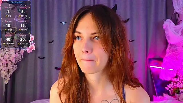 Snapshot of LisaDrake chatting on 10.25.25 LisaDrake online show from 10.25.25