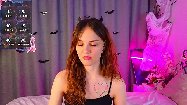 Snapshot of LisaDrake chatting on 10.26.25 LisaDrake online show from 10.26.25