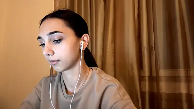 Snapshot of LinaMour chatting on 10.12.25 LinaMour online show from 10.12.25