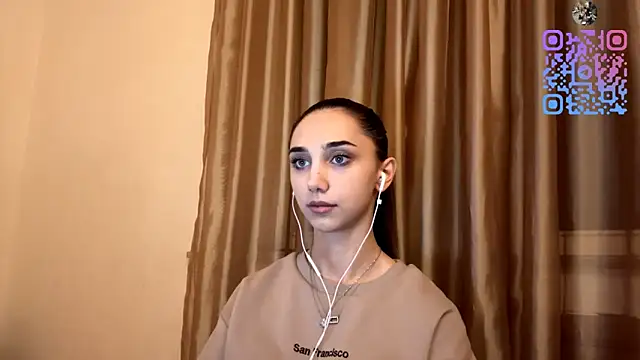 Snapshot of LinaMour chatting on 10.17.25 LinaMour online show from 10.17.25