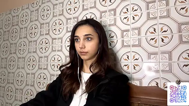 Snapshot of LinaMour chatting on 11.10.25 LinaMour online show from 11.10.25