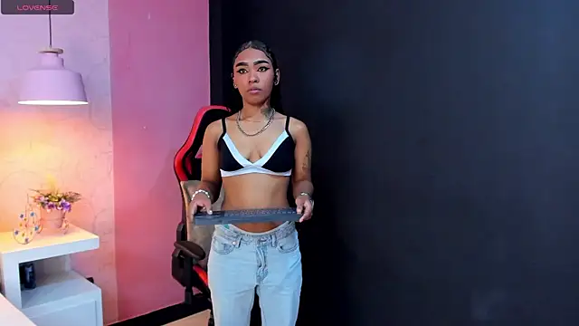 SkylerBloomm online show from 10.13.25