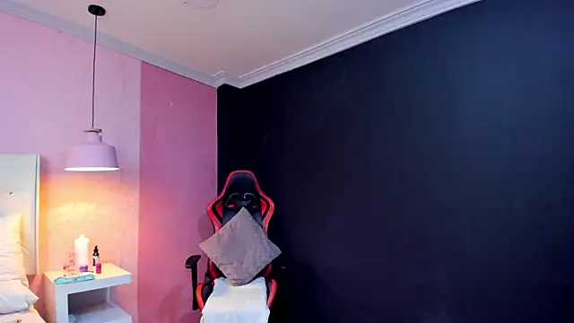 SkylerBloomm online show from 10.20.25