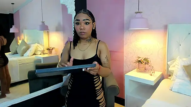 SkylerBloomm online show from 11.30.25