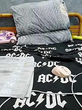 yazinyazin1 online show from 12.21.25