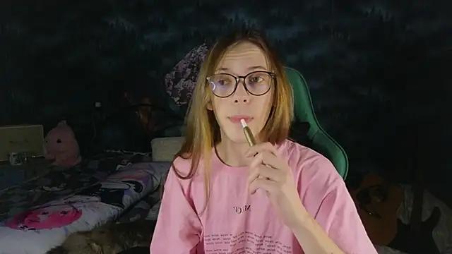 Snapshot of artass2 chatting on 10.02.25 artass2 online show from 10.02.25