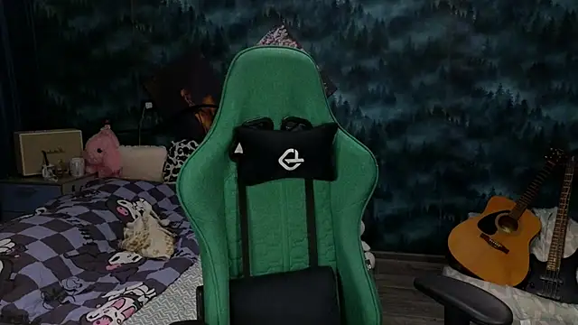 Snapshot of artass2 chatting on 10.04.25 artass2 online show from 10.04.25