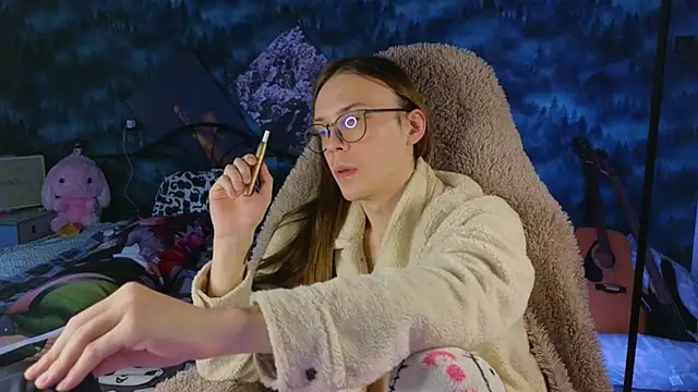 Snapshot of artass2 chatting on 10.29.25 artass2 online show from 10.29.25