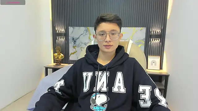 SantiagoRusso18 online show from 09.17.25