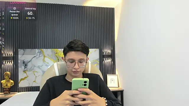 SantiagoRusso18 online show from 10.01.25