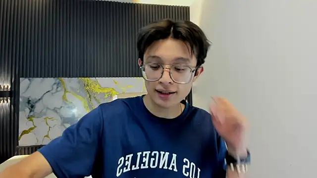 SantiagoRusso18 online show from 11.27.25