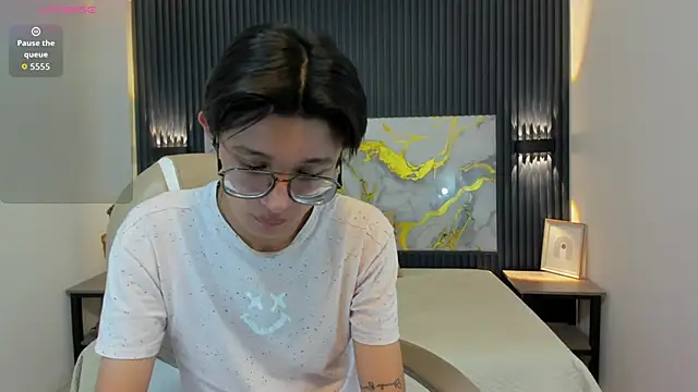 SantiagoRusso18 online show from 11.29.25