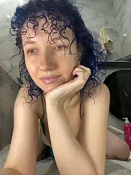 Kitty Kisss online show from 11.23.25