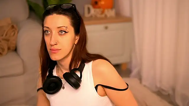 Snapshot of LexxieVixxen chatting on 11.14.25 LexxieVixxen online show from 11.14.25