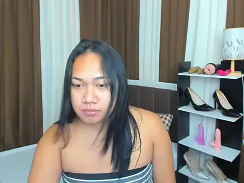 Snapshot of TsUncutKaren chatting on 09.23.25 TsUncutKaren online show from 09.23.25