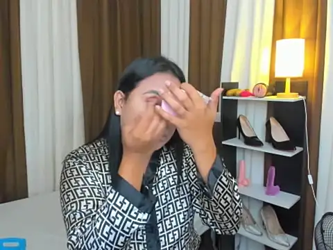 Snapshot of TsUncutKaren chatting on 09.24.25 TsUncutKaren online show from 09.24.25