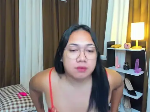 Snapshot of TsUncutKaren chatting on 09.29.25 TsUncutKaren online show from 09.29.25