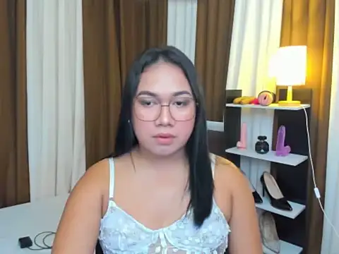 Snapshot of TsUncutKaren chatting on 10.01.25 TsUncutKaren online show from 10.01.25