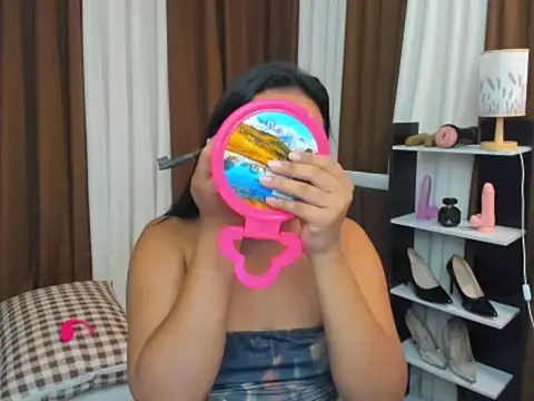 Snapshot of TsUncutKaren chatting on 10.02.25 TsUncutKaren online show from 10.02.25