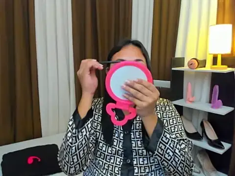 Snapshot of TsUncutKaren chatting on 10.17.25 TsUncutKaren online show from 10.17.25