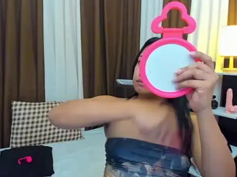 Snapshot of TsUncutKaren chatting on 10.21.25 TsUncutKaren online show from 10.21.25