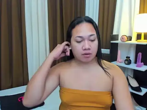 Snapshot of TsUncutKaren chatting on 10.22.25 TsUncutKaren online show from 10.22.25