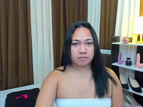 Snapshot of TsUncutKaren chatting on 10.24.25 TsUncutKaren online show from 10.24.25