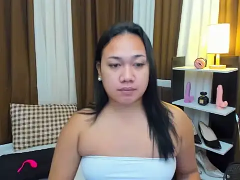 Snapshot of TsUncutKaren chatting on 10.25.25 TsUncutKaren online show from 10.25.25