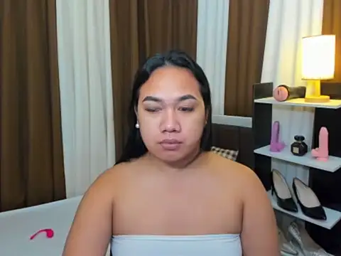 Snapshot of TsUncutKaren chatting on 10.26.25 TsUncutKaren online show from 10.26.25