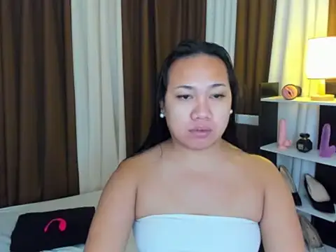 Snapshot of TsUncutKaren chatting on 10.27.25 TsUncutKaren online show from 10.27.25