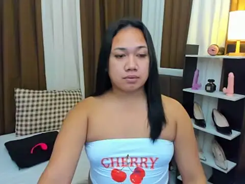 Snapshot of TsUncutKaren chatting on 10.28.25 TsUncutKaren online show from 10.28.25