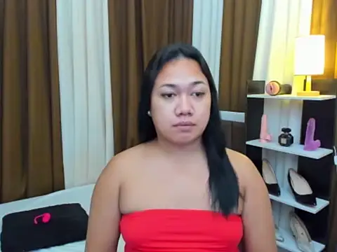 Snapshot of TsUncutKaren chatting on 10.30.25 TsUncutKaren online show from 10.30.25