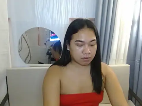 Snapshot of TsUncutKaren chatting on 11.06.25 TsUncutKaren online show from 11.06.25