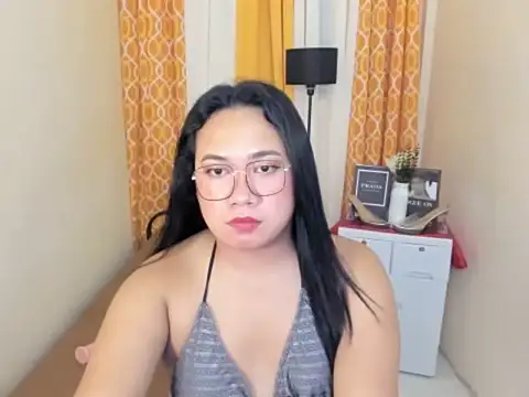 TsUncutKaren online show from 04.15.26