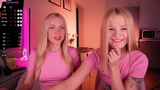 Snapshot of baby_bon chatting on 10.25.25 baby bon online show from 10.25.25