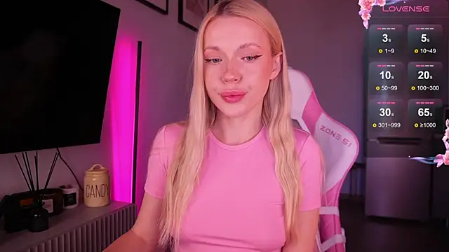 Snapshot of baby_bon chatting on 11.03.25 baby bon online show from 11.03.25