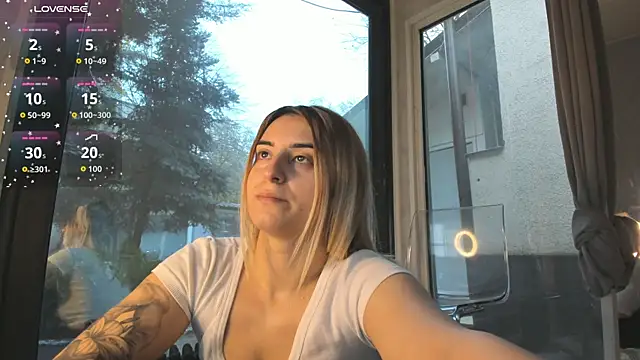 Ella Vee online show from 11.29.25