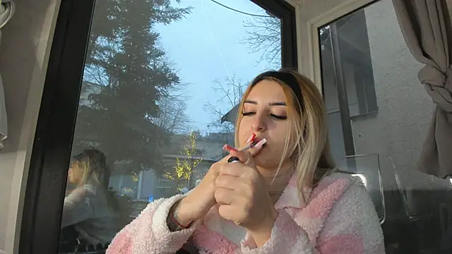 Ella Vee online show from 01.06.26