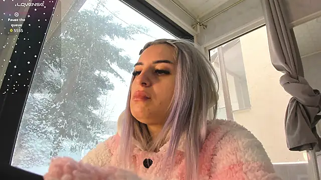 Ella Vee online show from 02.21.26