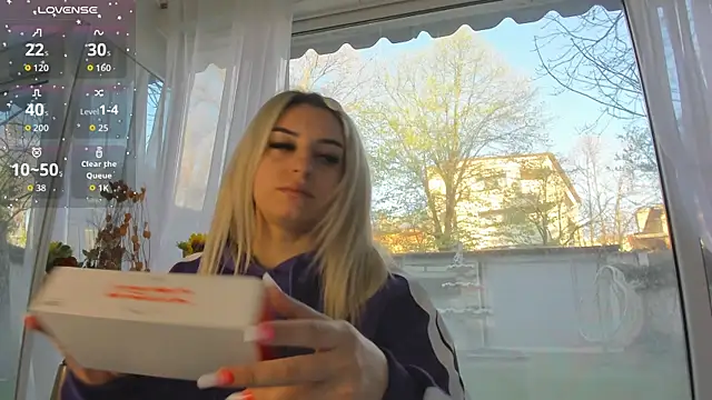 Ella Vee online show from 04.09.26