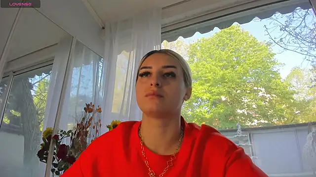 Snapshot of Ella_Vee chatting on 04.23.26 Ella Vee online show from 04.23.26