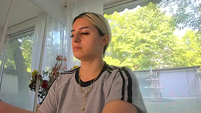Snapshot of Ella_Vee chatting on 05.06.26 Ella Vee online show from 05.06.26