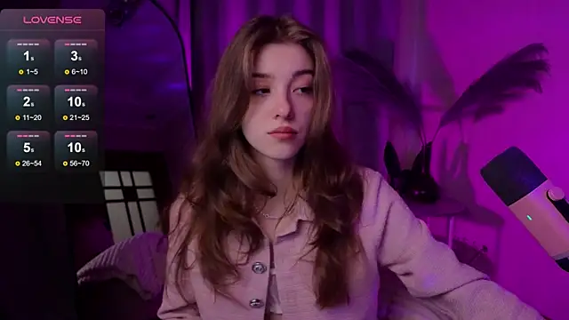 Snapshot of AstraMist chatting on 09.30.25 AstraMist online show from 09.30.25