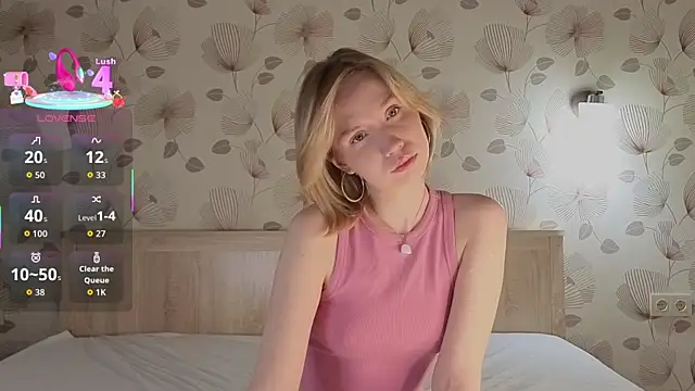 Snapshot of ameliamurrr chatting on 10.10.25 ameliamurrr online show from 10.10.25