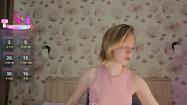 Snapshot of ameliamurrr chatting on 10.12.25 ameliamurrr online show from 10.12.25