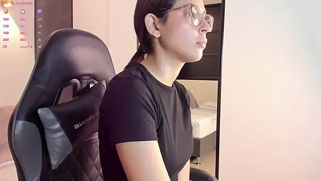 Snapshot of desireee_ chatting on 10.09.25 desireee online show from 10.09.25